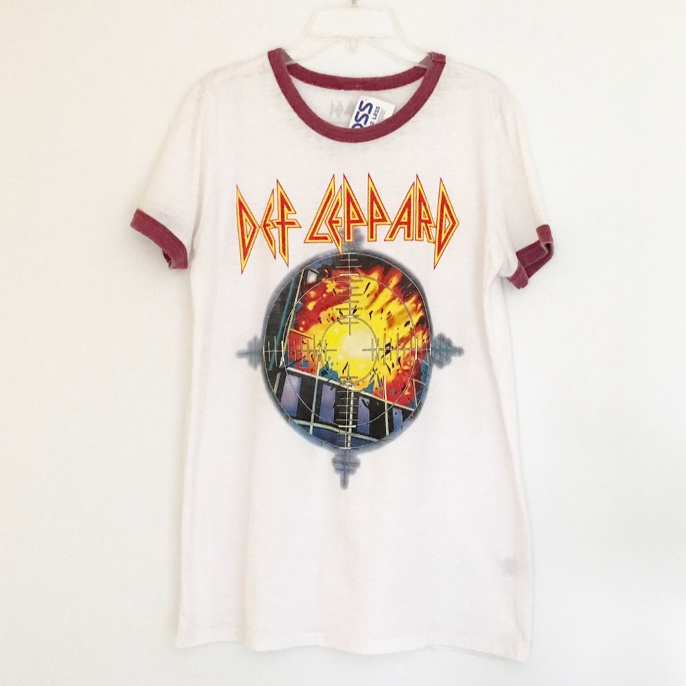 Def Leppard Graphic Top size Large